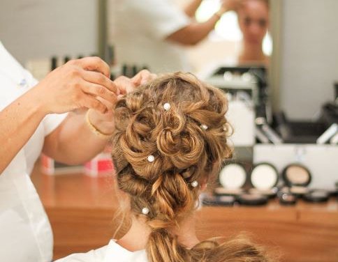Avoiding Wedding Day Woes: 4 Services To Look For When Looking For A Salon