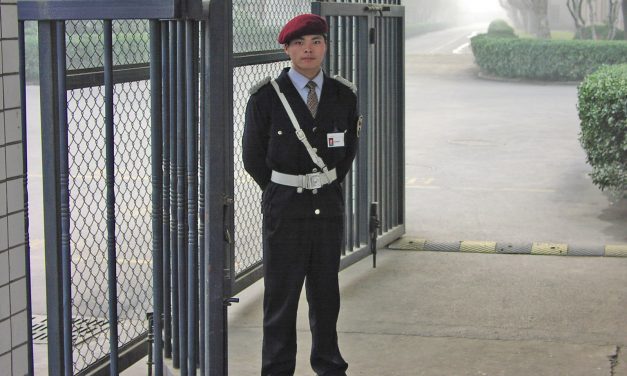 10 ways a security guard keep you safe