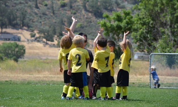 5 Reasons To Encourage Your Kids To Play Sports