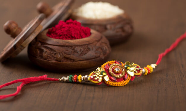Best Combos with Rakhi on Raksha Bandhan