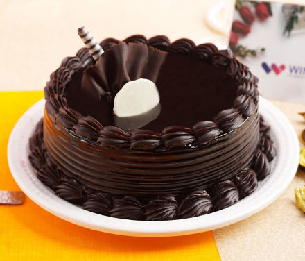 Why is everyone giving first preference to online cake order?