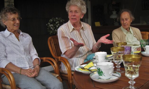 WHY SOCIALIZATION IS THE KEY TO AGING IN PLACE FOR SENIORS