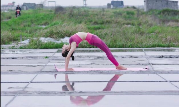 How to Use Yoga to Tone and Build Muscle