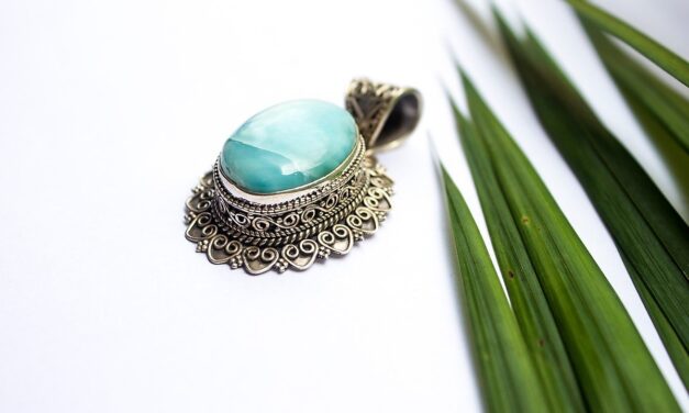 Know How The Perfect Combination Of Jewellery And Outfit Can Revamp Your Look