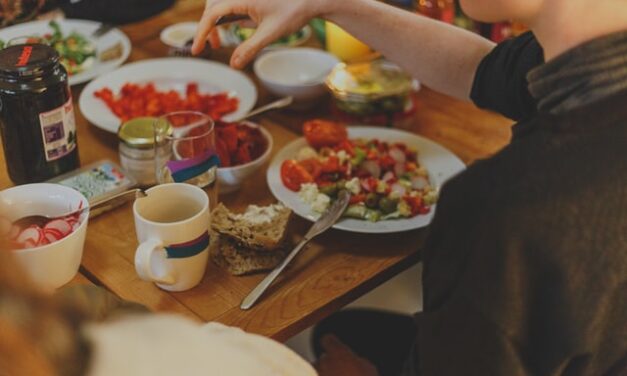 Why Family Dinner Time Is So Important