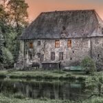 4 Things Homeowners Should Know About Identifying Roof Wear and Tear